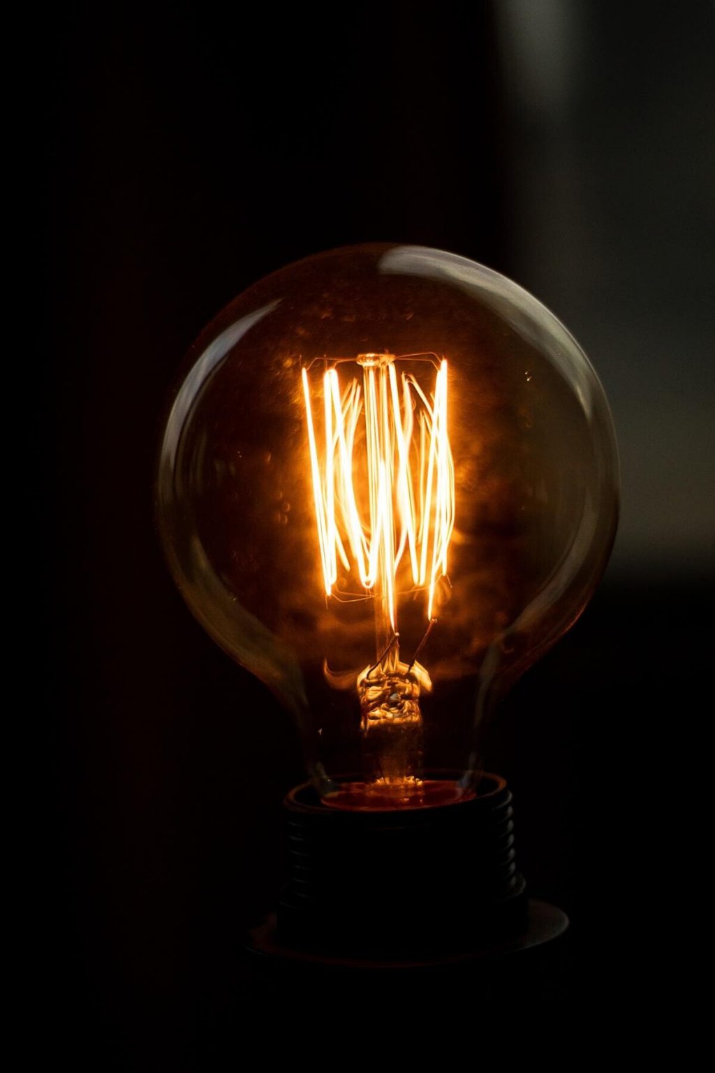 Zelenski acuză Rusia de ‘teroare energetică’ după ce aproape 4,5 milioane de locuitori au rămas în beznă