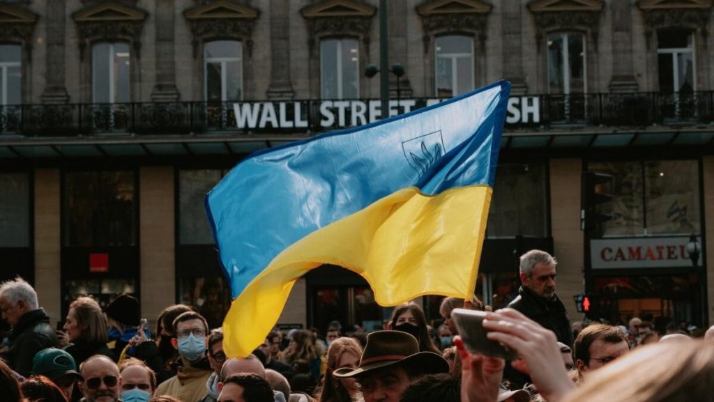 Zeci de mii de italieni au mărșăluit pentru pace în Ucraina: Nu războiului. Nu trimiterii de arme! – Video
