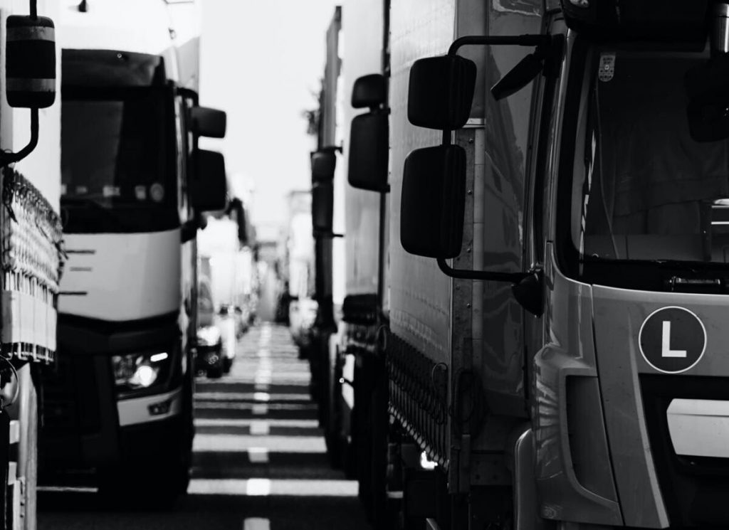 Coada de TIR-uri la PTF Porubne-Siret ar fi ajuns de 50 de kilometri: Așa ceva nu a mai fost! / video