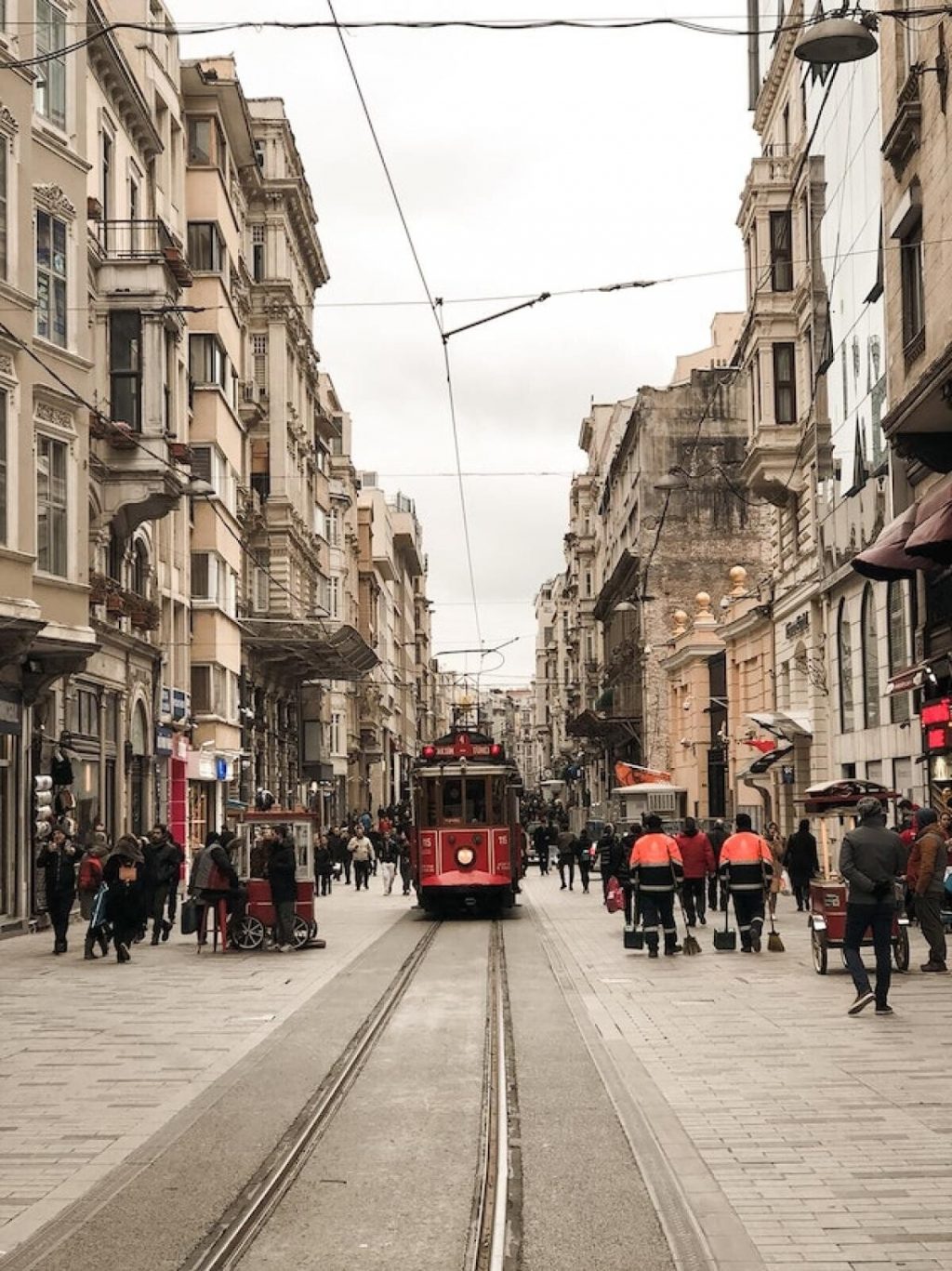Atentat sinucigaș Istanbul: Crește bilanțul morților și al răniților. Erdogan avertizează/ Imagine dureroasă de la locul atacului
