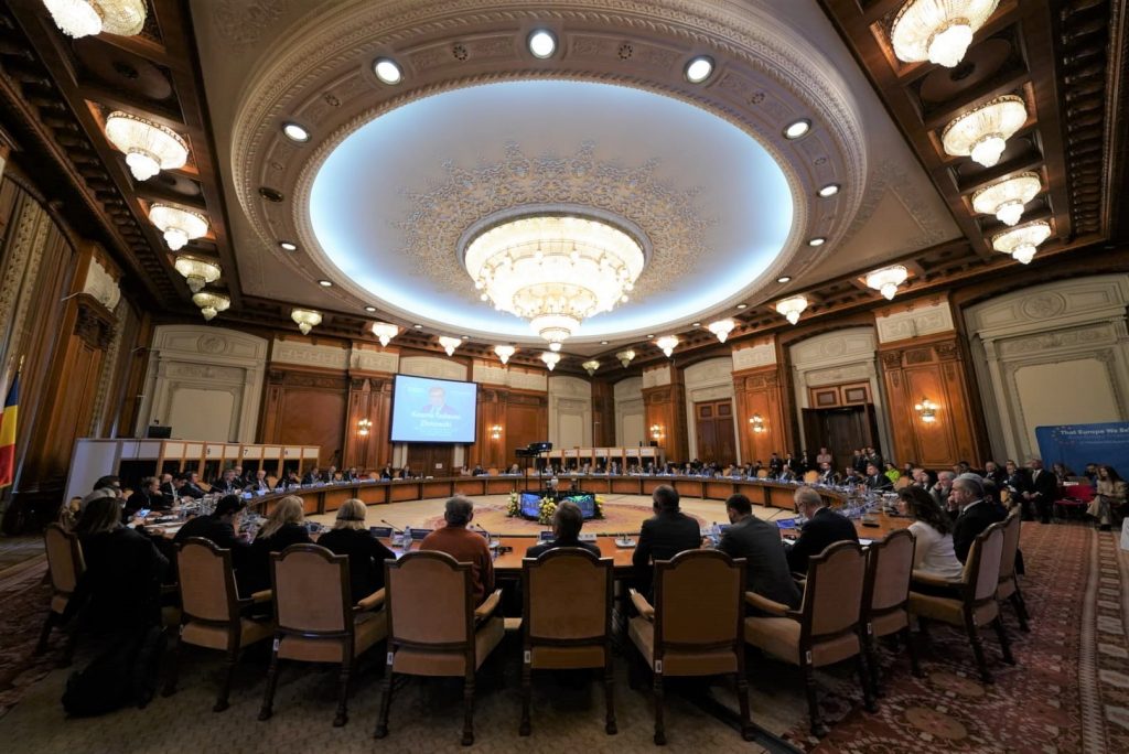 PROFITURI și de 8 miliarde de lei – CRITICII.RO