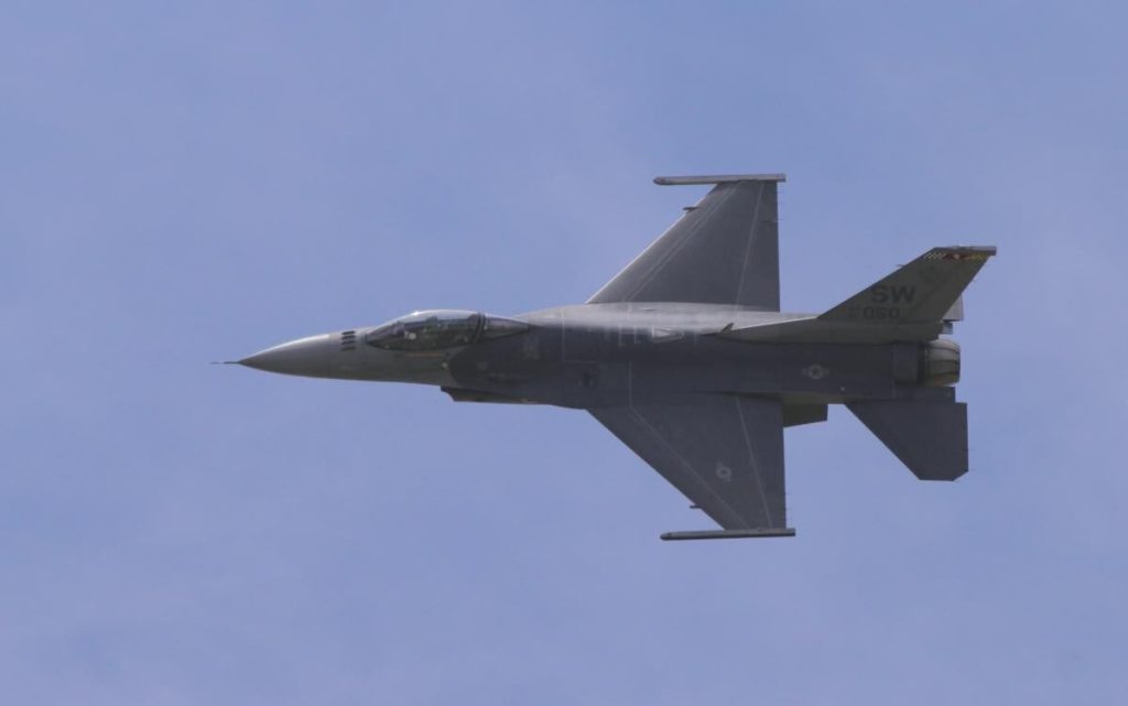 Polonia își întărește apărarea. Țara deține una dintre singurele fabrici din lume care deservesc avioane F-16: Nu vrem ca Putin și bătăușii săi să dicteze ce se întâmplă în Europa Centrală