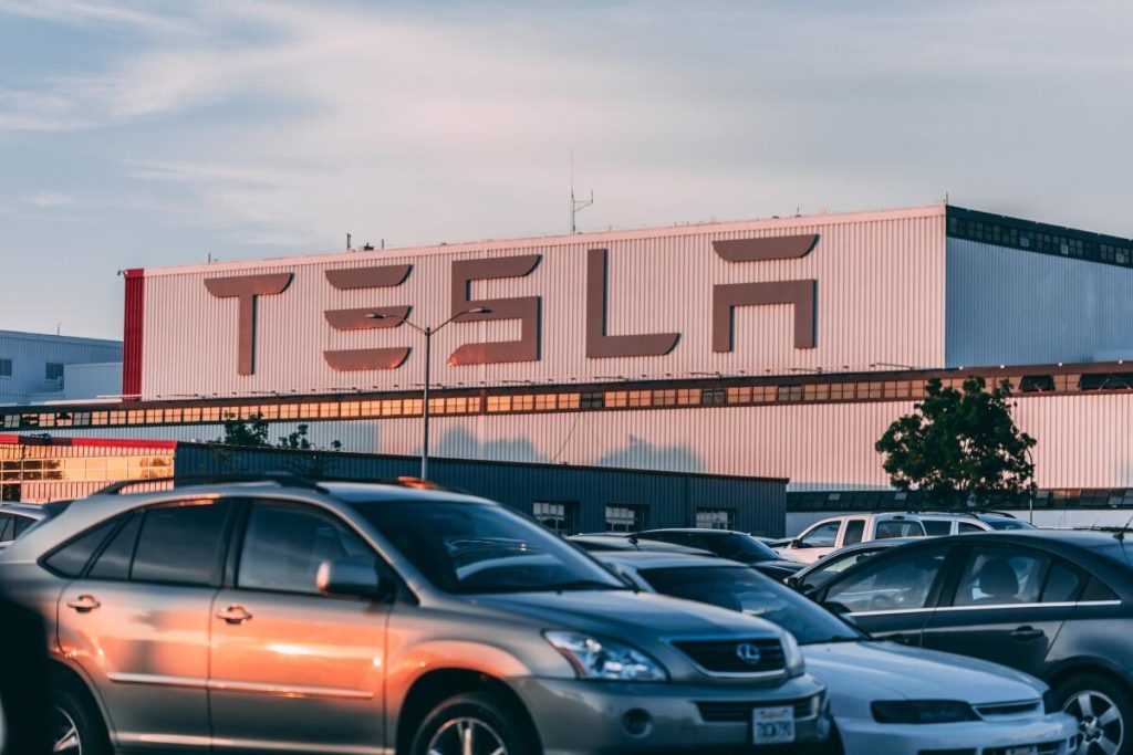 Peste 1.000 de mașini Tesla au fost rechemate din cauza unei defecțiuni