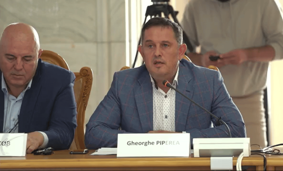 Avocatul Piperea: E festival la tv, se țin doctorate în articolu’ 5, zumzăie frecușul palmelor, e aceeași dorință arzătoare să ne punem sub stare de urgență, ca și în plandemie – 60m.ro