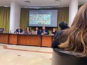 Poze nud au fost proiectate la o dezbatere despre securitatea cibernetică la ministerul Digitalizării – 60m.ro