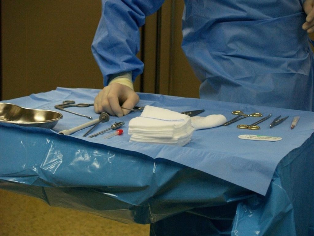 Ce este „insecta care mănâncă carne”. Un bărbat riscă să își piardă piciorul după ce a fost mușcat de aceasta