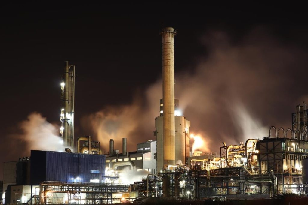 Preţul petrolului, în scădere după protestele de amploare din China. Ce se întâmplă pe piață