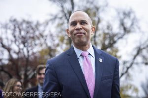 Pelosi a fost înlocuită de către democratul Hakeem Jeffries, primul afro-american ales liderul unui partid în Congres