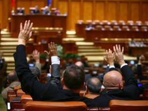 Cadou de Moș Crăciun – Deputații își cumpără o mașină de numărat bani și 59 de mașini noi – 4media.info
