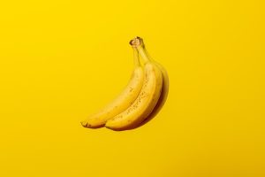 Cum faci să arestezi oameni pentru că postează pe internet despre coji de banană, fără a te afunda și mai mult în ridicolul care deja îți subminează regimul? – Analiză New York Times
