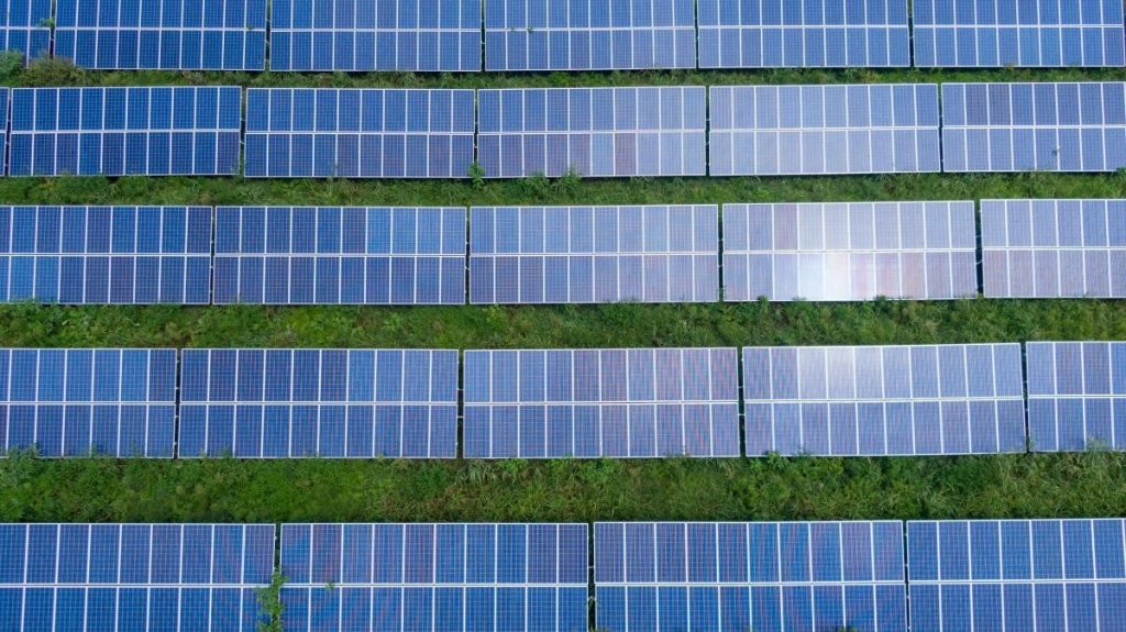 Potrivit Wall Street Journal, patru companii chineze au ocolit sancțiunile SUA aplicate panourilor fotovoltaice