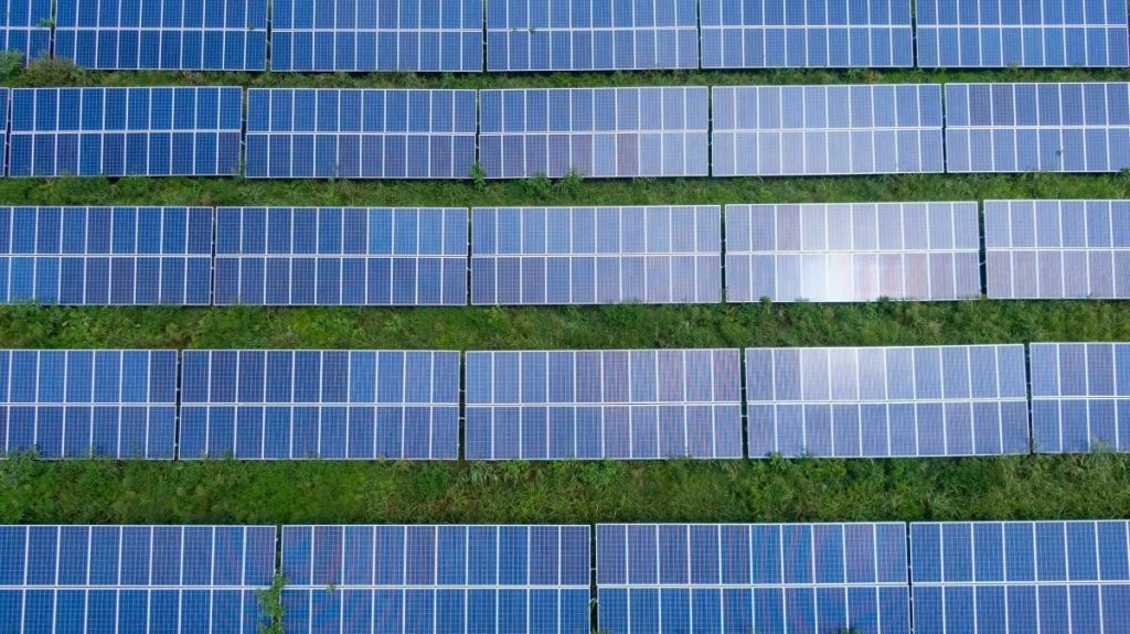 Patru companii chineze au ocolit sancțiunile SUA aplicate panourilor fotovoltaice