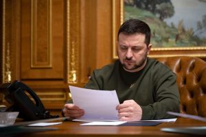 Zelenski, nemulțumit de plafonarea prețului pentru petrolul rusesc. „Nu este o decizie serioasă”