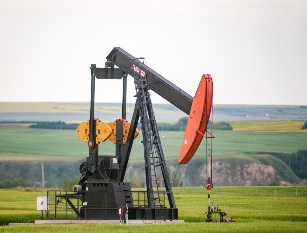Înaintea plafonării prețului țițeiului rusesc, producția Rusiei de petrol și gaze condensate a crescut cu 2,2%