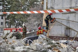 Jens Stoltenberg spune că Rusia încearcă să îngheţe lupta în Ucraina pe timpul iernii