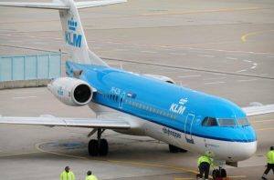 O tânără a născut la bordul unui zbor spre Amsterdam. Nu știa că este însărcinată