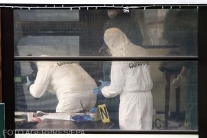 Ședință de bloc cu împușcături la Roma. Trei femei au murit, alte patru persoane au fost rănite