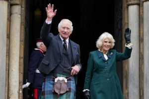 Charles şi Camilla au publicat felicitarea de Crăciun din acest an. Fotografia a fost realizată înainte de moartea Reginei