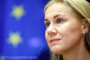 Comisarii europeni insistă pentru sprijinul acordat consumatorilor care se confruntă cu dificultăţi în a-şi plăti facturile la energie