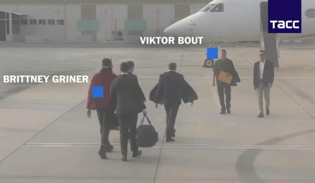 Ce i-a spus Viktor Bout, rusul supranumit „Negustorul Morții”, baschetbalistei americane Brittney Griner când au trecut unul pe lângă altul – Video
