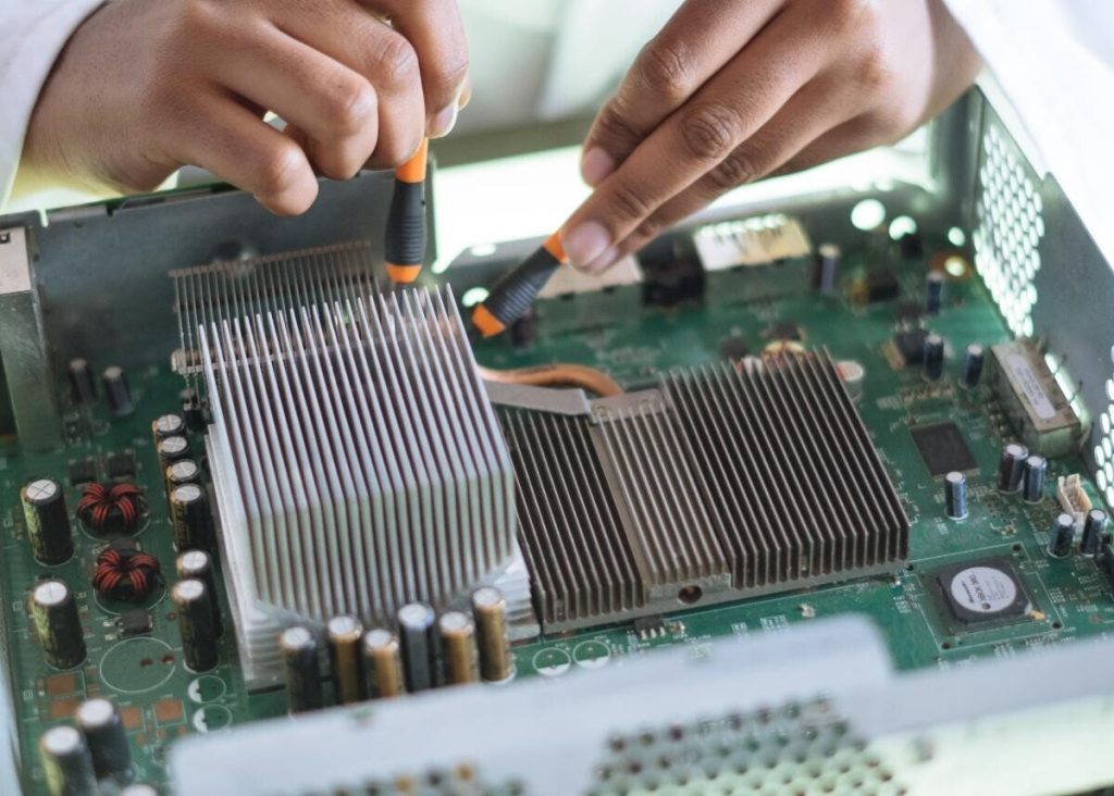 SUA vor sancționa producătorii chinezi de semiconductori
