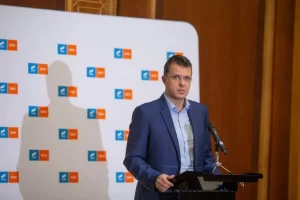 Ce spun oare pensionarii despre preocupările USR: firmele să ofere angajaților abonamente pentru sport. Țara arde și baba se piaptănă – 4media.info