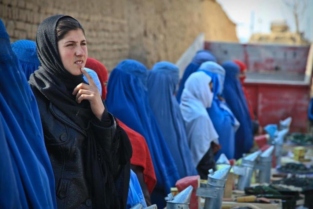 Talibanii interzic accesul femeilor la învățământ superior, în Afganistan. Legea vine după ce inițial a fost interzisă admiterea fetelor la liceu