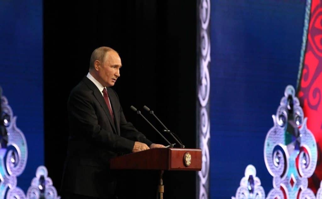 Vladimir Putin a scăpat porumbelul în cadrul unei conferințe de presă. SUA, apel pe un ton ironic la adresa sa. „Îl îndemnăm să…”