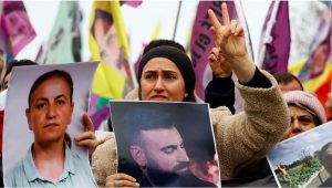 Trei Kurzi împușcați mortal la Paris. Poliția s-a confruntat cu furia comunității – 4media.info