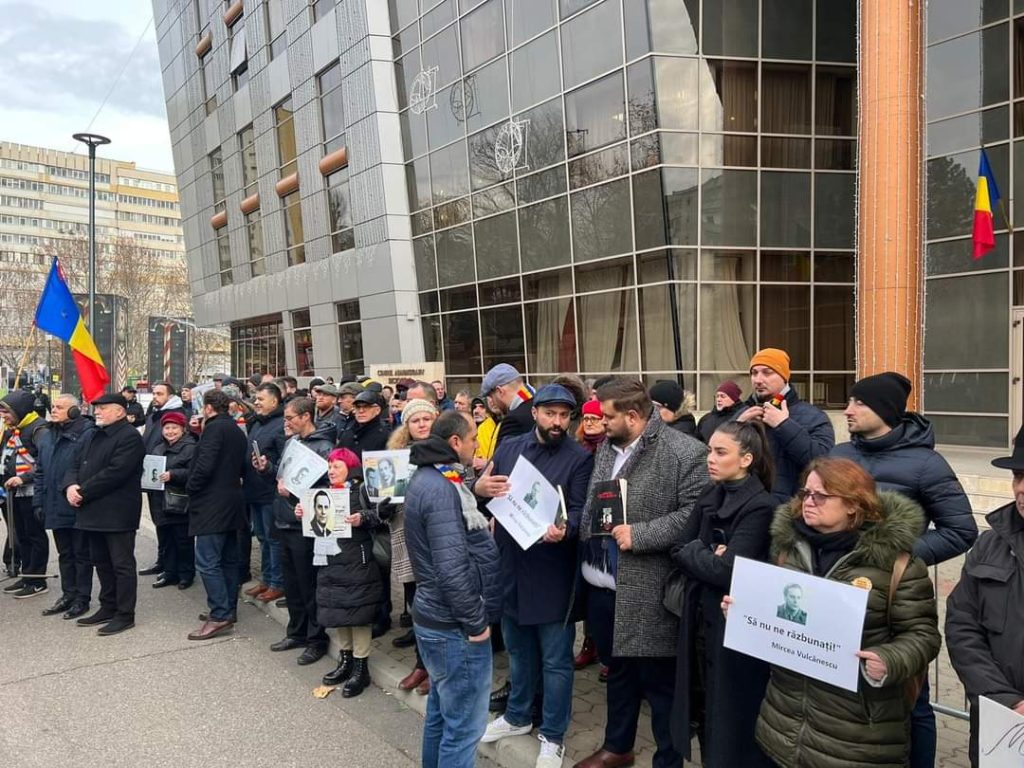 AUR a reușit să oprească demolarea bustului lui Mircea Vulcănescu. USR de la 2 îl vroia dat jos – 4media.info