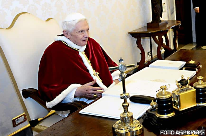 Fostul Papă Benedict este „foarte bolnav”, anunță Papa Francisc