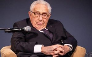 Henry Kissinger consideră că avem o penurie globală de conducători: Societatea nu mai deține înțelepciunea necesară pentru a pregăti noi generații  – 60m.ro