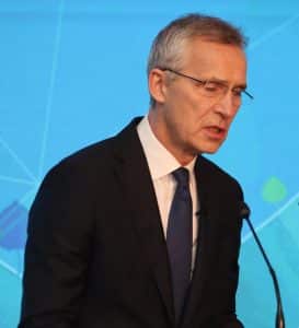 Jens Stoltenberg insistă pe furnizarea de arme către Ucraina. „Singura modalitate de a convinge Rusia să se așeze la masă”