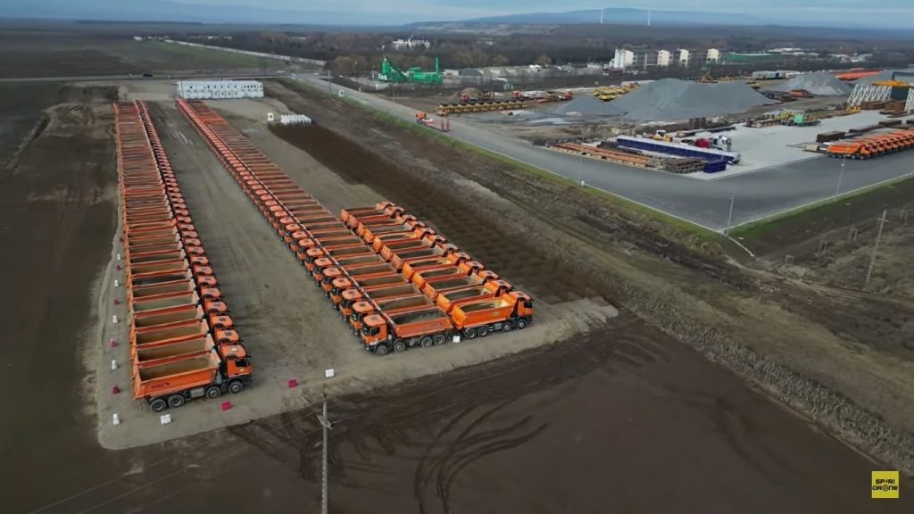 VIDEO: Umbrărescu, etalare de forţă cu care ,,atacă” 260 de kilometri din Autostrada Moldovei – 60m.ro