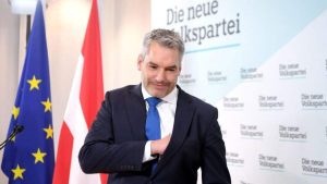 VIDEO Cancelarul Karl Nehammer, iritat de întrebările unui ziarist austriac despre veto-ul față de intrarea României în Schengen – 60m.ro