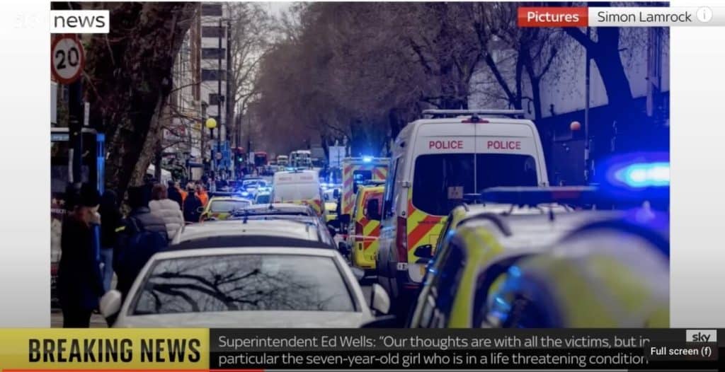 Atac armat într-o biserică din Londra: Împușcăturile au fost trase dintr-o mașină în mers. O fetiță de 6 ani este în stare critică