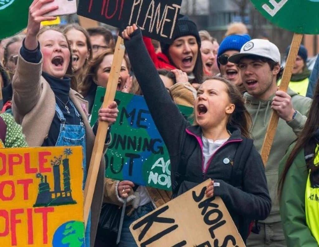 Protest împotriva extinderii unei mine de cărbune în Germania. Greta Thunberg, revoltată. Poliția a bătut protestatarii