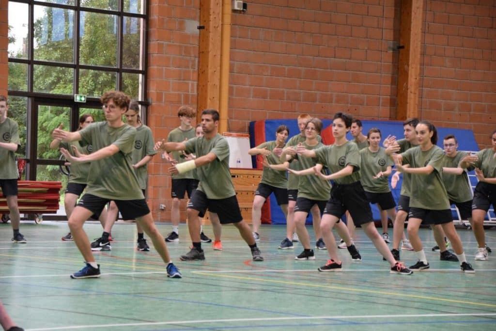 Un altfel de serviciul militar: Serviciul Național Universal, obligatoriu pentru tinerii de 15 ani.  Scopul, ”Împărtășirea valorilor republicii și angajament”