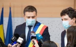 Primarul Ciprian Ciucu încearcă să se extragă din scandalul morții femeii care a fost sfâșiată de maidanezi pe Lacul Morii – 60m.ro