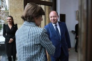 Ce s-ar ascunde în spatele vizitei şefei diplomaţiei de la Paris în România. „Nu vom discuta doar despre corvete, ci şi despre submarine”