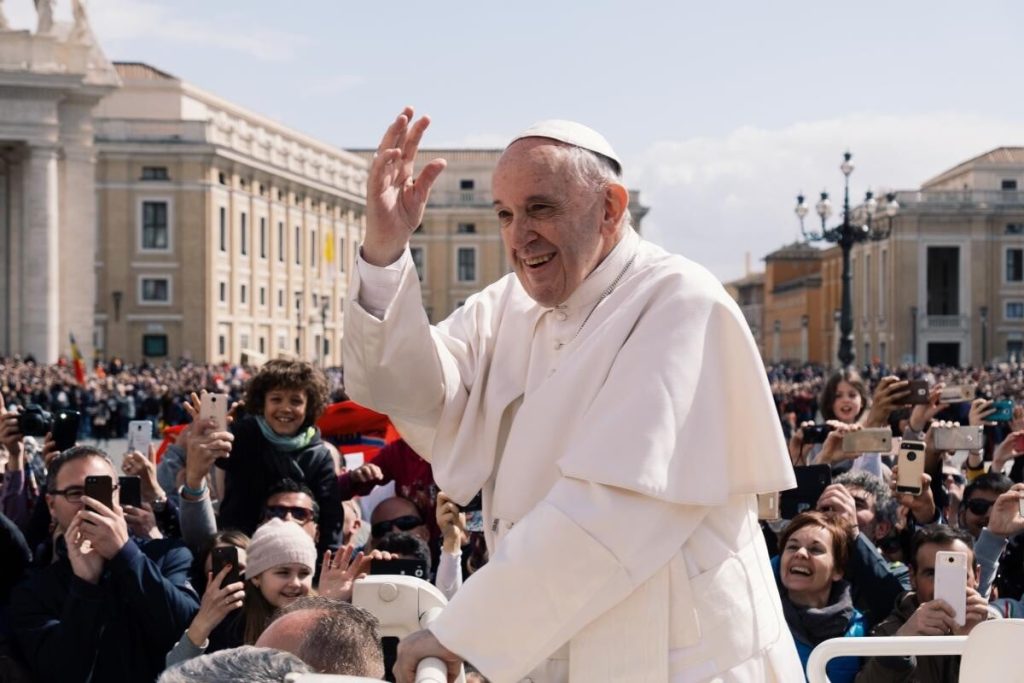 Papa Francisc a condamnat „colonialismul economic” din Africa