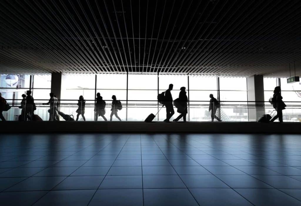 SUA, în alertă din cauza balonului „spion”. Trei aeroporturi au fost închise din motive de securitate. UPDATE: Video cu momentul în care balonul chinez este doborât