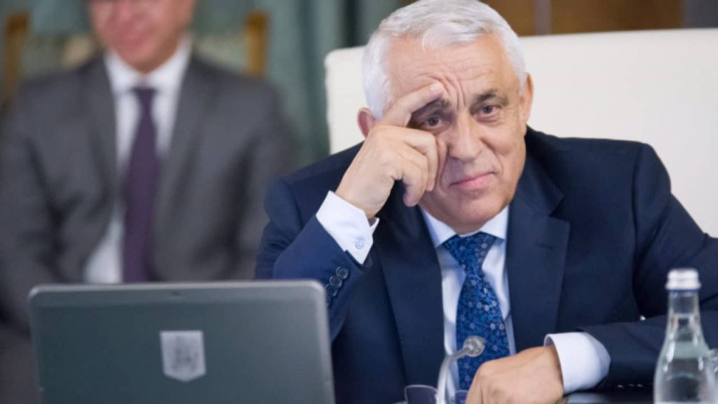 Fermierii sunt revoltați: În România, dacă nu ai diplomă de Bac, nu mai poți face agricultură! Subvențiile APIA ar urma să fie acordate doar fermierilor care au certificate de formare profesională, pentru care e nevoie de diplomă de bac – 60m.ro