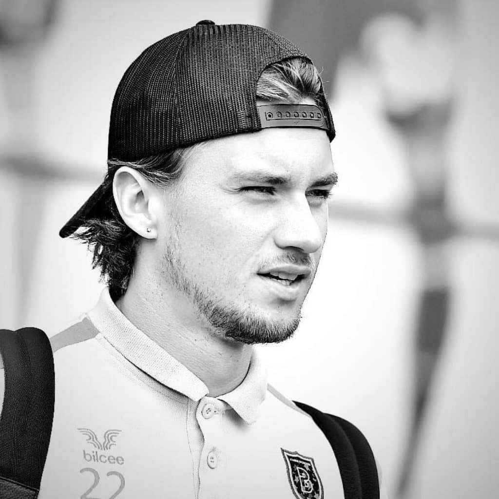 Un fotbalist norvegian din Turcia a fost prins de cutremur la etajul 15: Credeam că voi muri. M-am târât pe podea