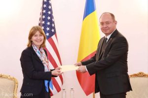 Diplomația chelnerului: A venit noul guvernator al României! – 60m.ro