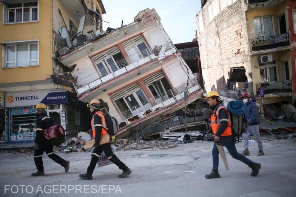 Probleme cu intervenția austriacă la cutremure, în Turcia. Căutările s-au oprit din cauza agresiunilor