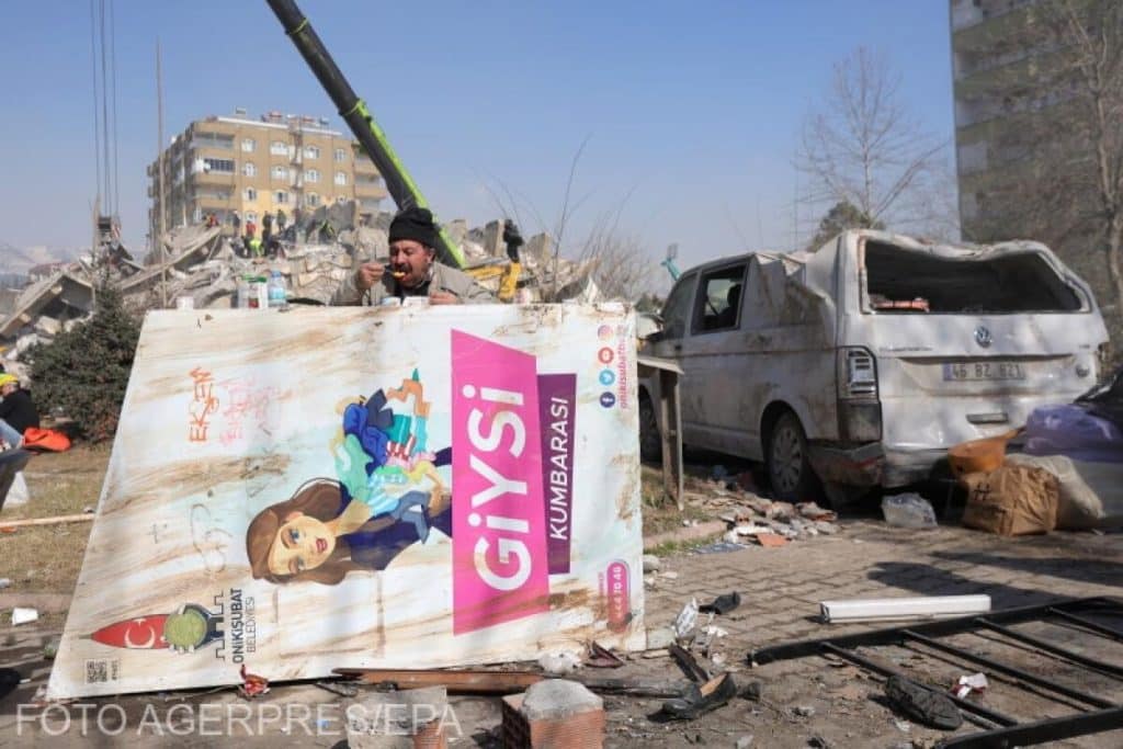 Erdogan spune că se vor lua măsuri după jafurile din zonele distruse de cutremur. „Am declarat stare de urgență”