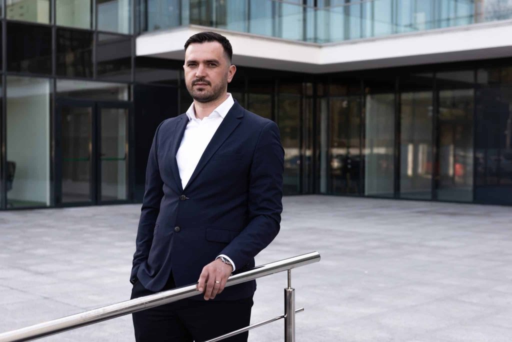 Qmagazine: Ce a făcut Mihai Enache când i s-a spus „Nu se poate!” – 60m.ro