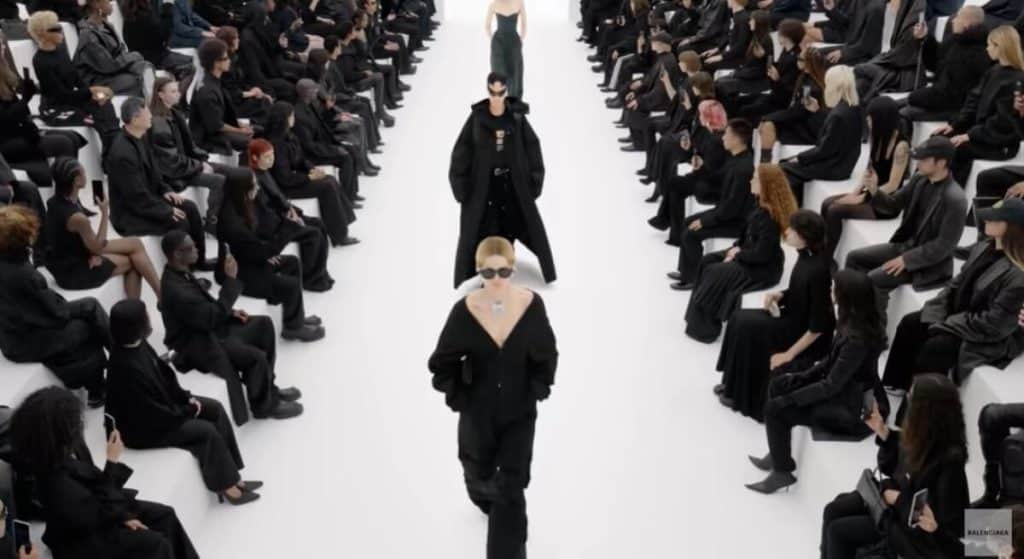 Balenciaga promite să îşi schimbe abordarea ‘provocatoare’ în urma campaniei revoltătoare la care au participat o serie de copii