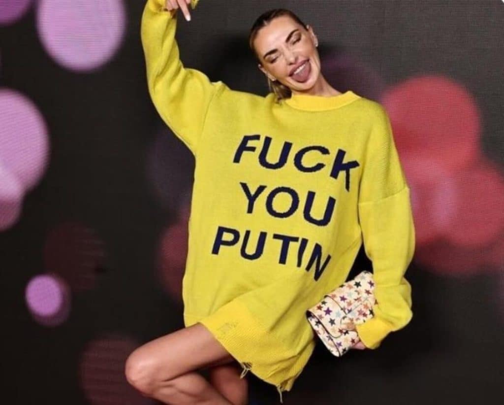 Modelul ucrainean, într-o ținută ”creativă” la deschiderea Săptămânii Modei de la New York